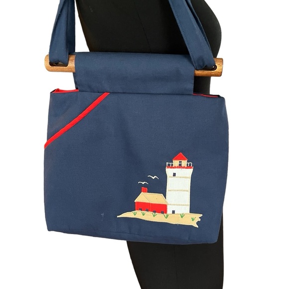 Vintage Tori Totes of Georgia lighthouse handbag with wooden clasp navy red - Picture 3 of 15